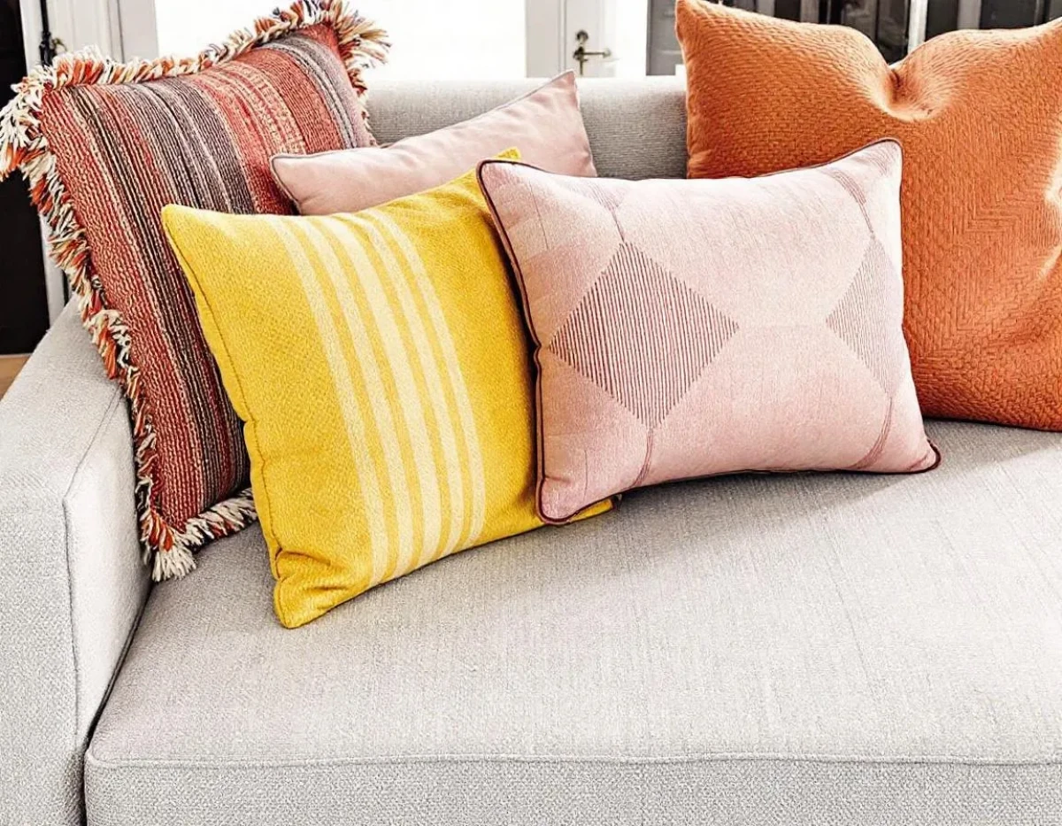 Guide Complet pour Sélectionner le Coussin Idéal dans Chaque Pièce de Votre Maison